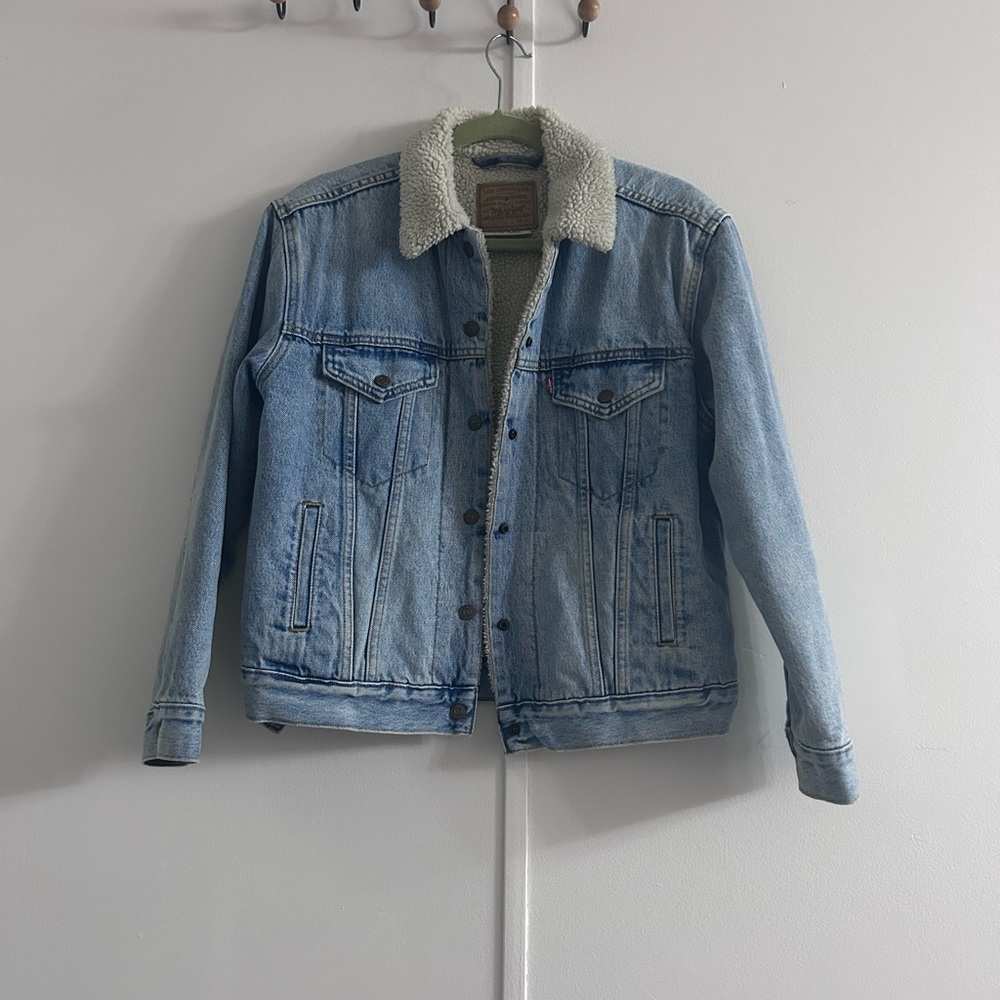 Levi’s trucker jacket women’s M